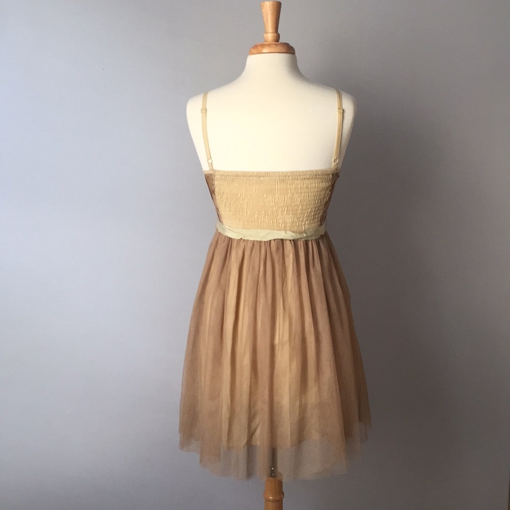 Light and Feminine Short Spring/Summer Dress - Picture 2 of 7